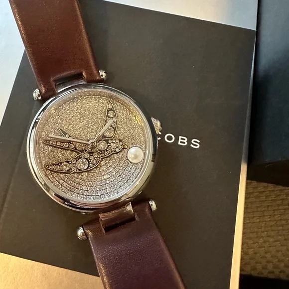 New Marc Jacobs sparrow gold watch! Uncompromising style, uncompromising quality. Shop our  main image 3